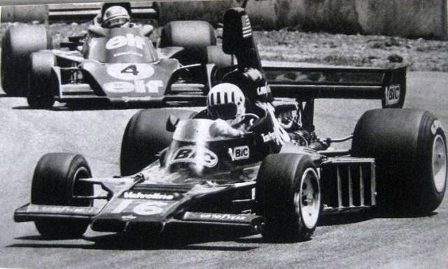 Após bela largada, Pryce se colocou na zona de pontuação: duelo com Patrick Depailler (Tyrrell)