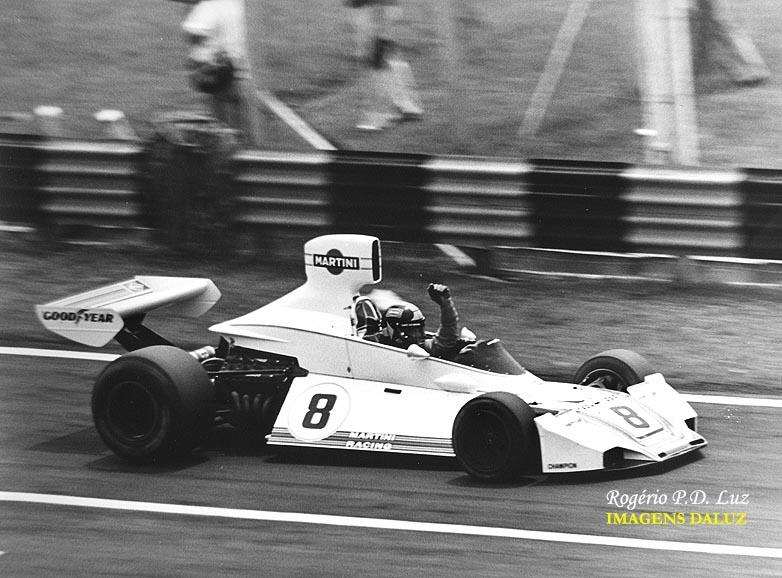 A dobradinha Pace-Fittipaldi em Interlagos-1975 foi a primeira do Brasil na F1. Dupla repetiria o feito naquele mesmo ano, em Silverstone - com Emerson em primeiro e Moco em segundo