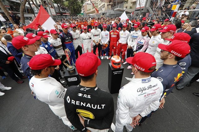 Pilotos se uniram antes da largada do GP de Mônaco para homenagear Niki Lauda